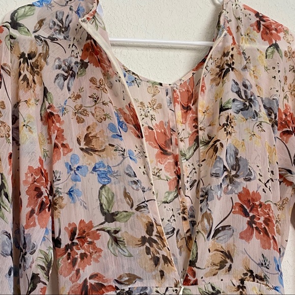 ✨HP✨ Vici Floral Dress - Picture 4 of 5